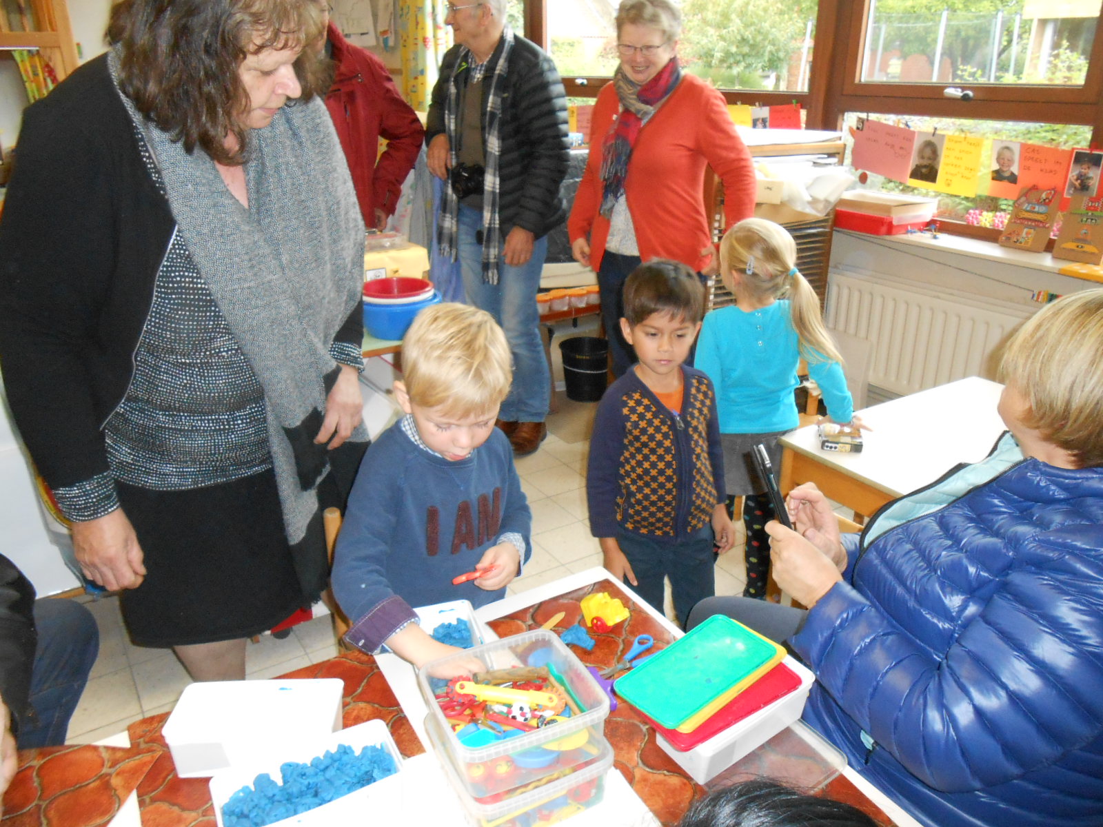 grootouders op bezoek in de klas van juf Claire